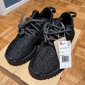 Yeezy 350 Pirate Black (2023) size US 6.5
